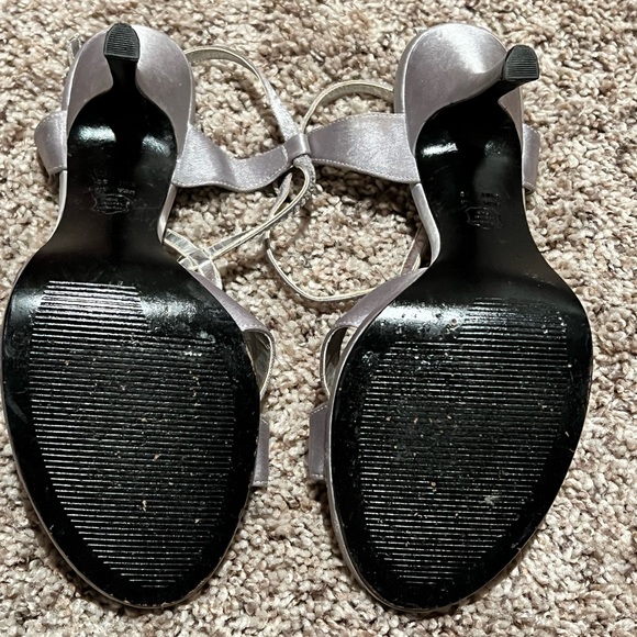 Touch of Nina silver 4" heels, Crystal embellishment, Size 8M - Picture 3 of 6